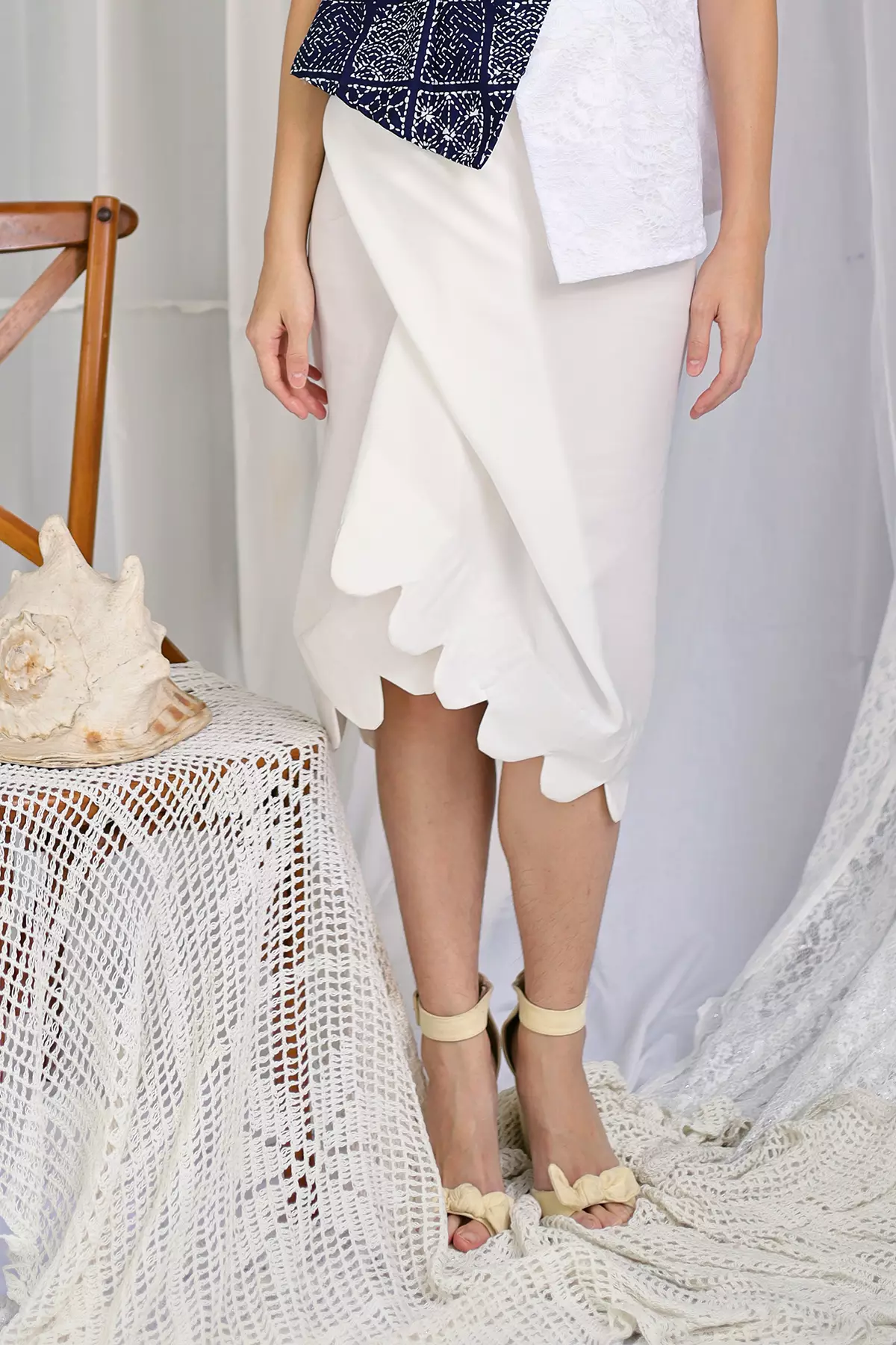 Sundari Scallop Putih Sarong Rok Lilit Batik