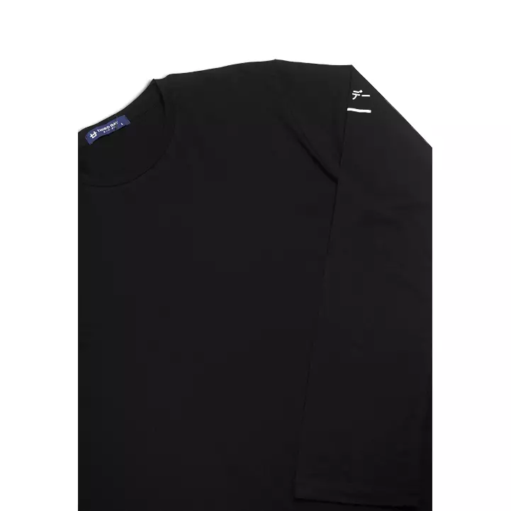 MTD11C l-s arm underline katakana blk T-shirt Hitam