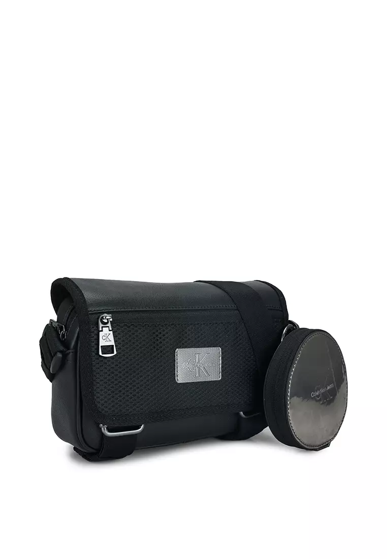 Camera bag outlet calvin klein