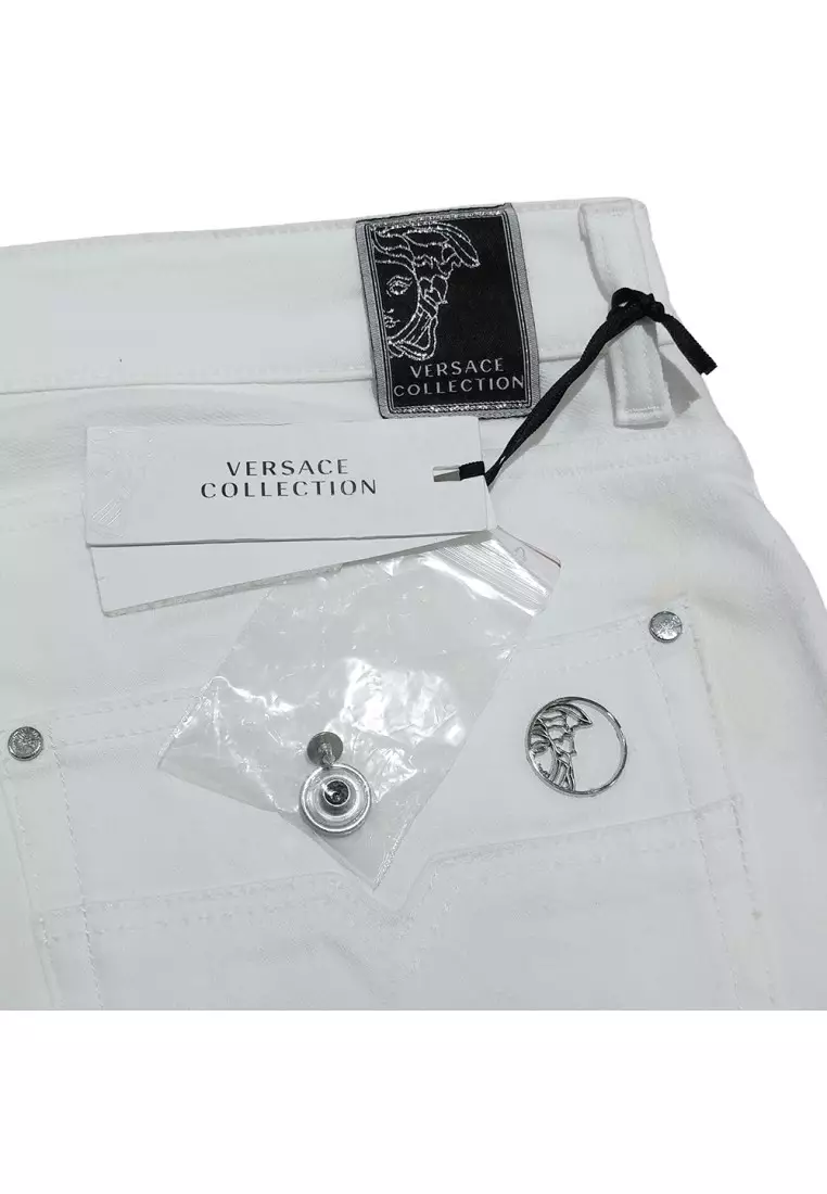 Versace Pre-loved Versace Patch Detail Jeans for Men in White - O1 ...