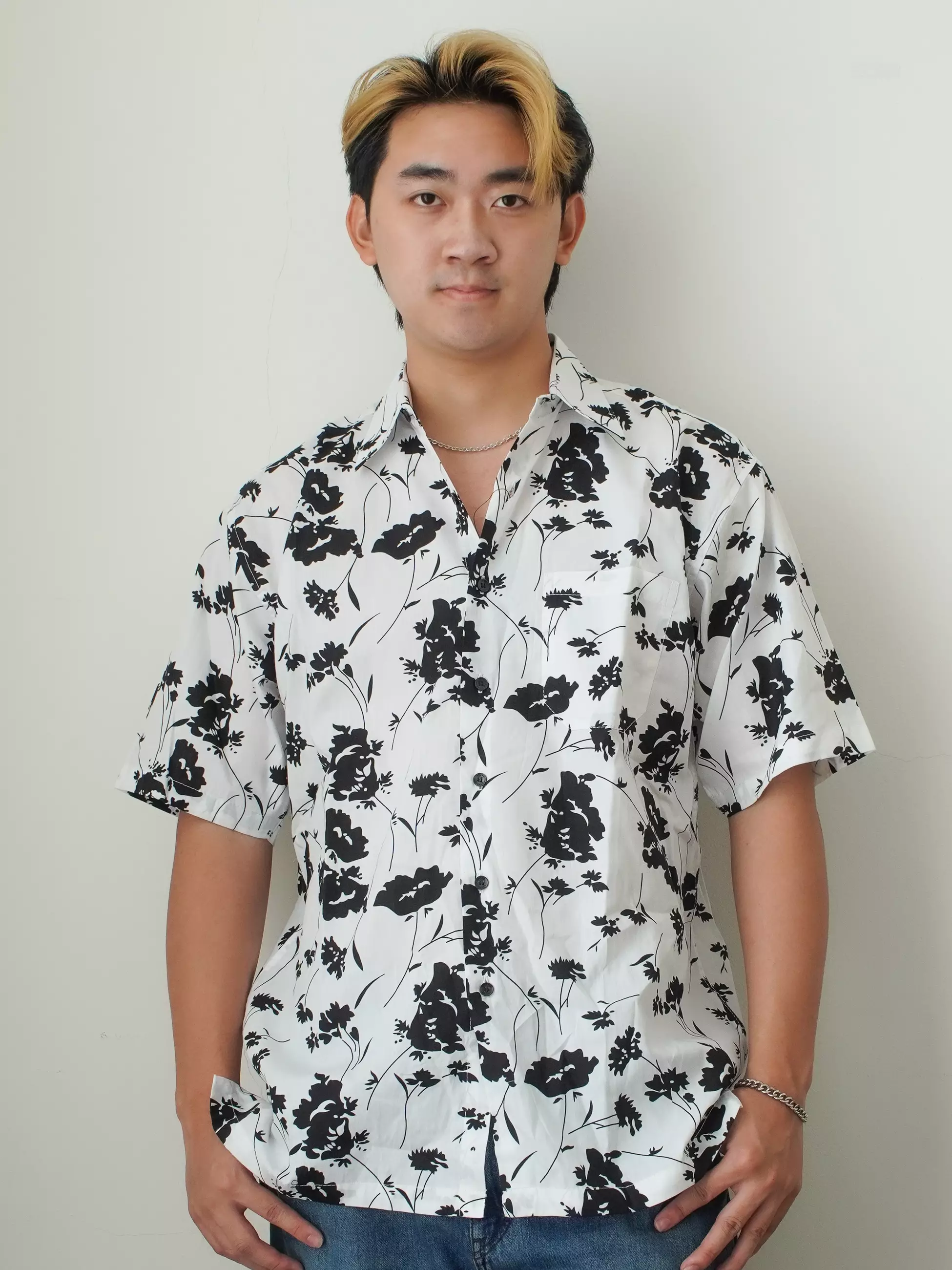 Andre Michel Kemeja Lengan Pendek Putih Motif Bunga 16561