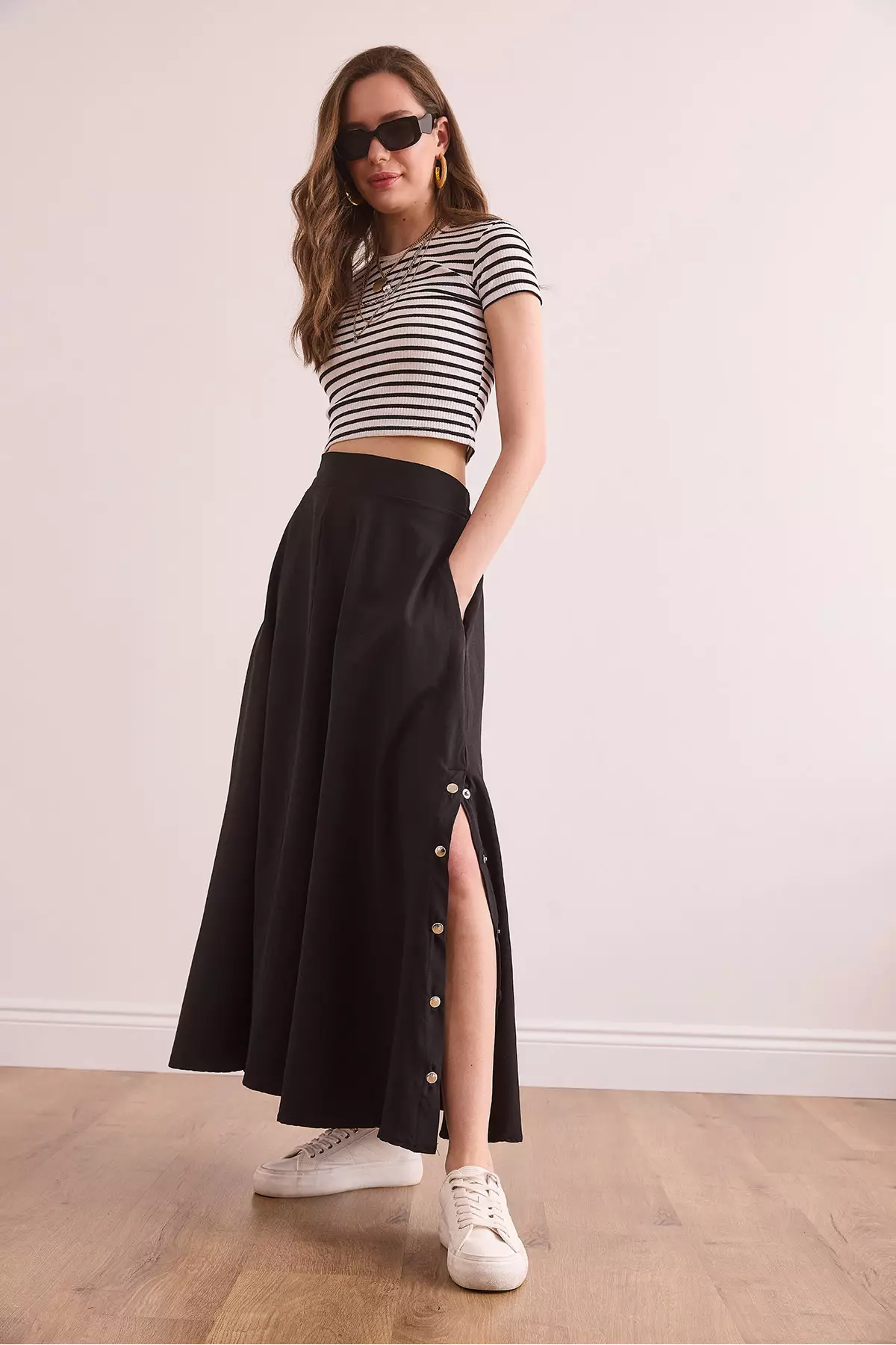 Women's Black Pocket Bell Skirt With Elastic Back Snap Detail Etk- 19000311