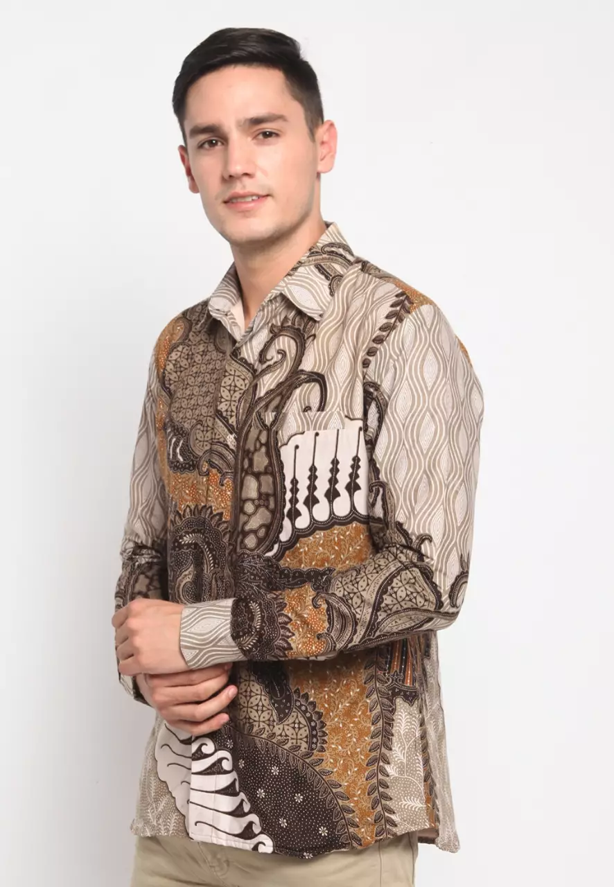 Sakra Krem Kemeja Batik Premium Pria Slimfit Elegan