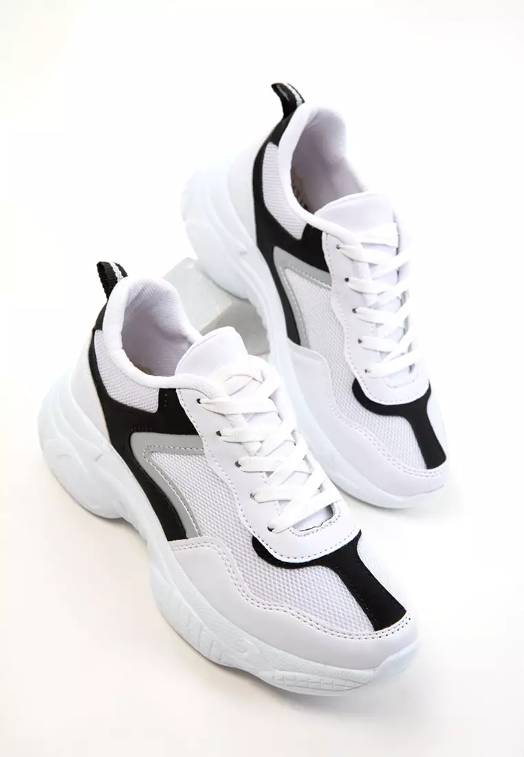 White-Black Women's Sneaker 20610