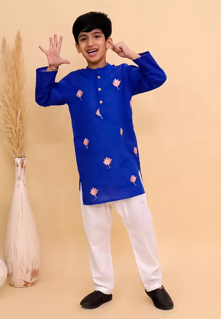 The Mom Store 卡玛尔-瓦提卡男童刺绣库尔塔睡衣套装 - 蓝色