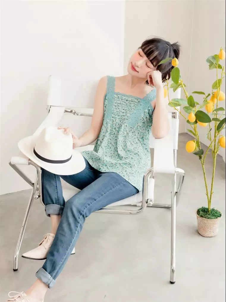 Buy OBSTYLE Small V-Face, Square Neck Print Lace Splice A-Line Tank Top《AB17377》  2024 Online