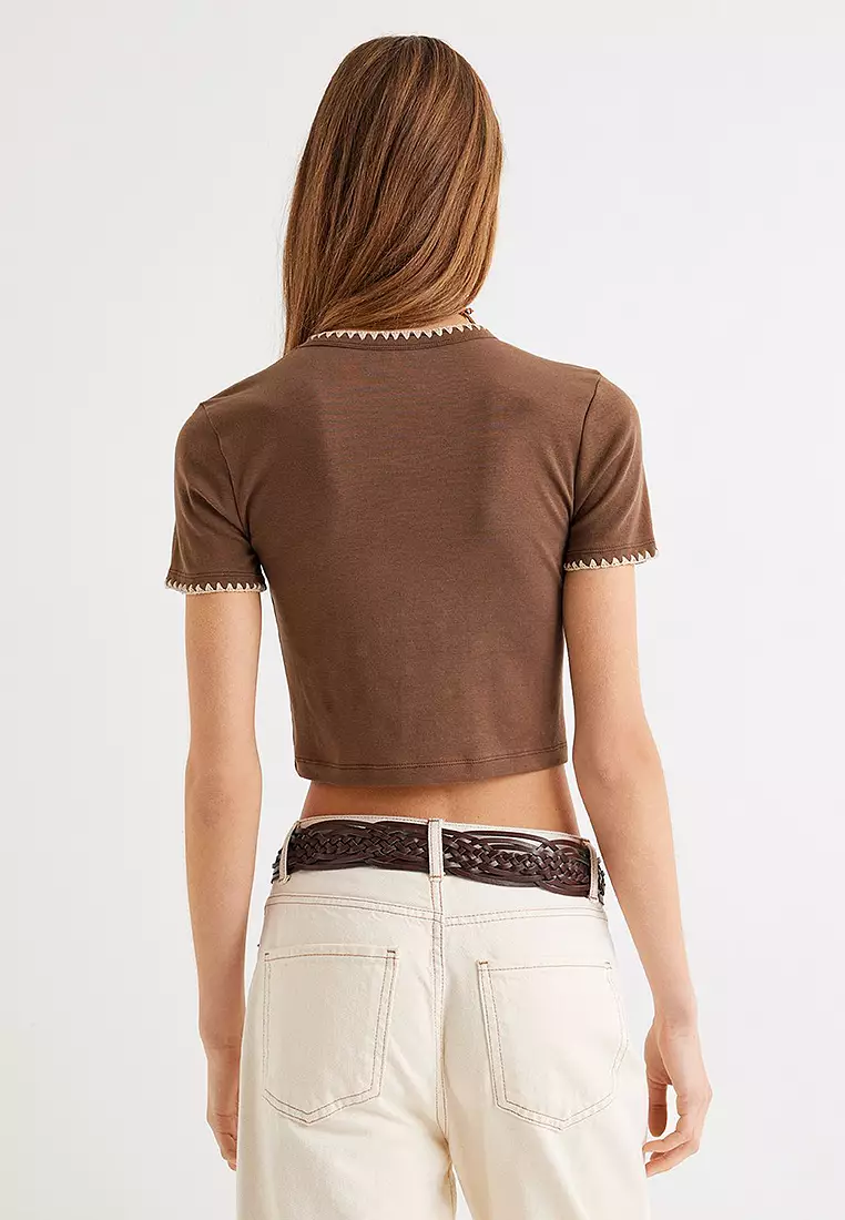 Koton Damen Crop T-Shirt Mit V-Ausschnitt Und Knopfdetail – Kurzärmlig, In Ecru, Größe XS