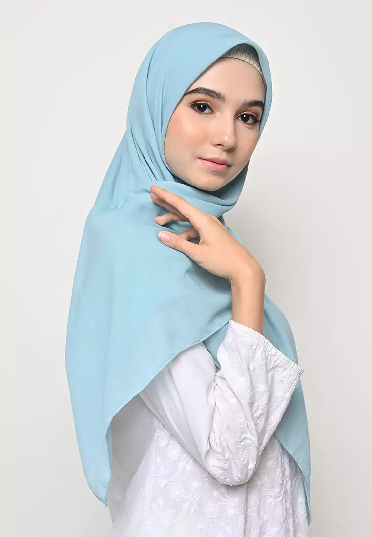 Hijab Segi 4 Jahit Tepi Voal Gucci Cerulian