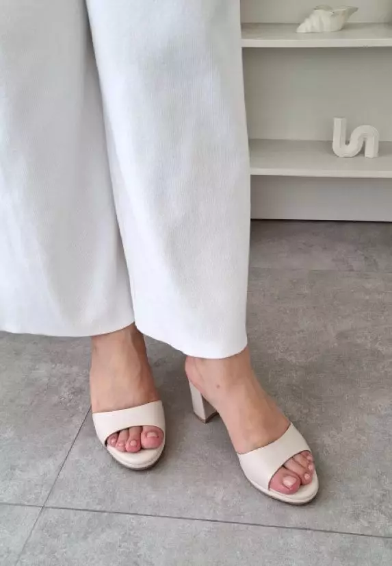 Nicholas Edison Heel Kanaya Cream