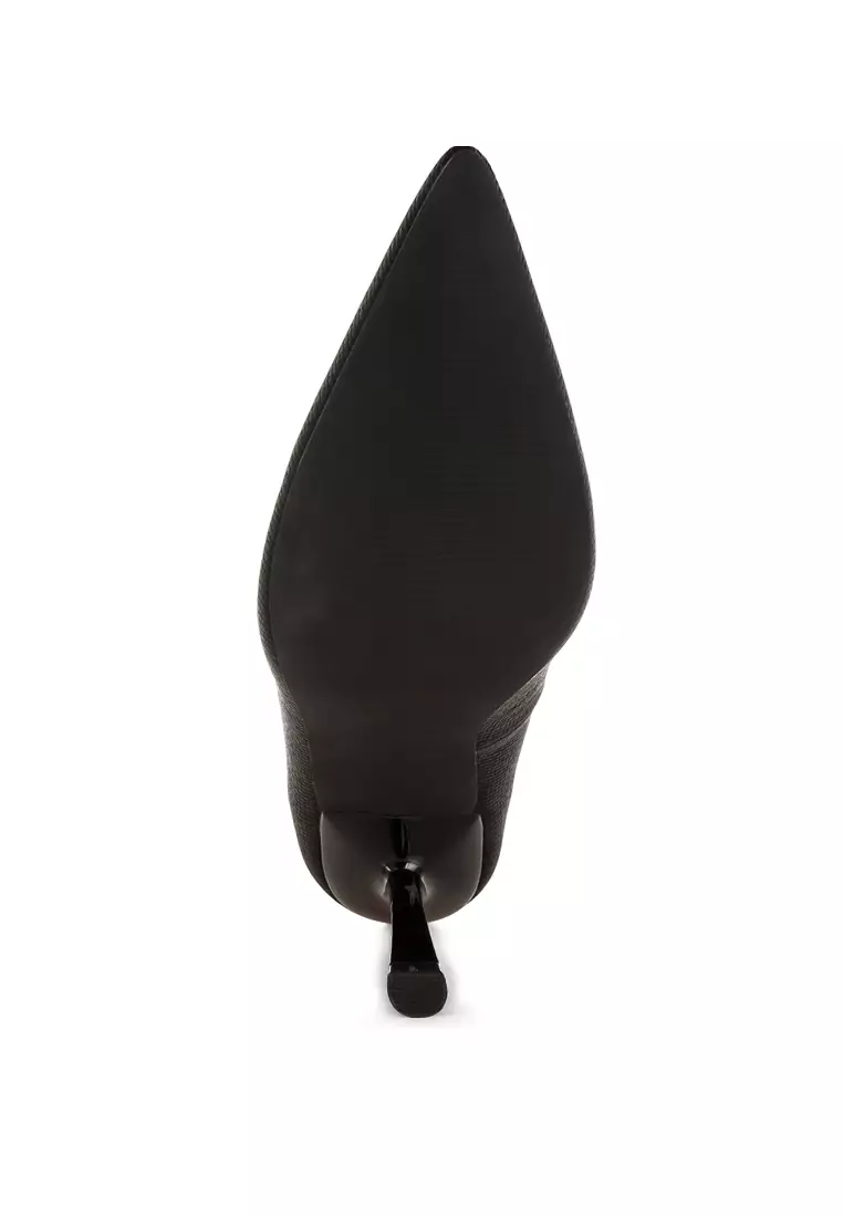 Pointy Toe Pumps in Black