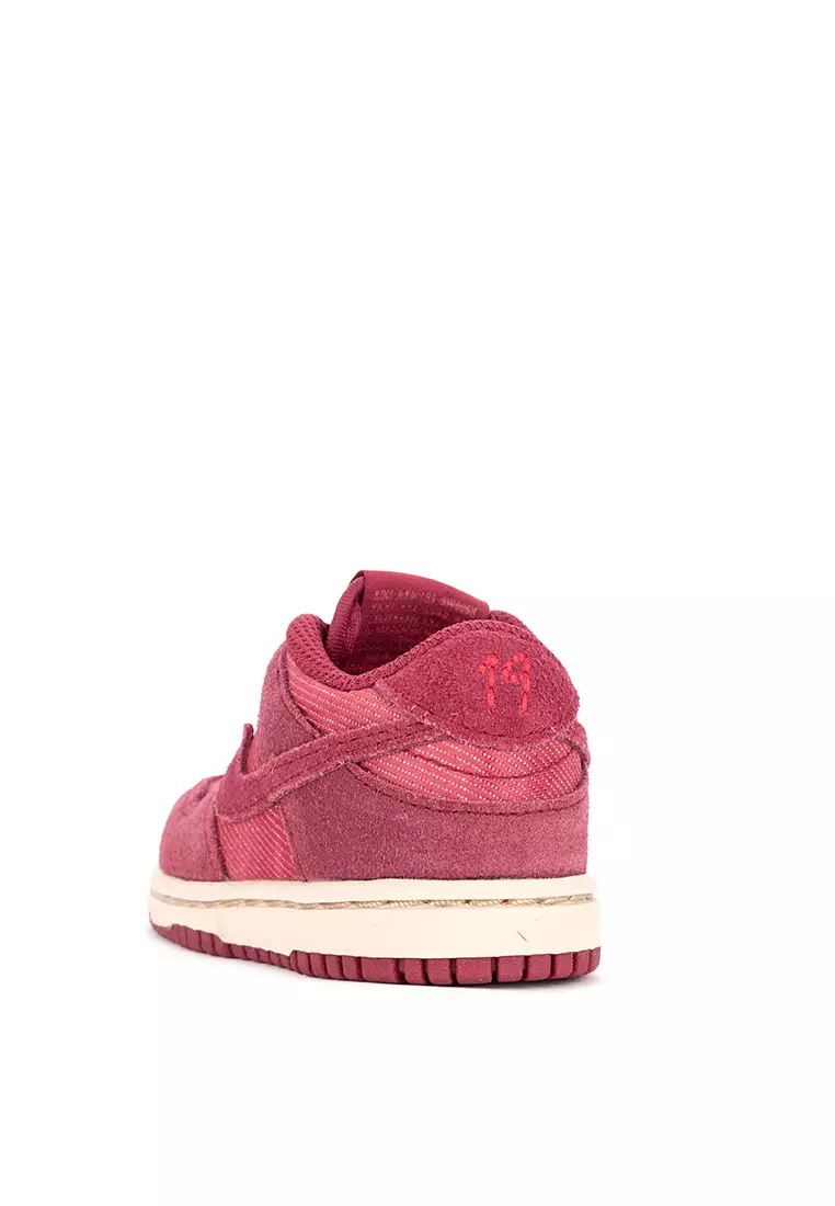 Dunk Low SE