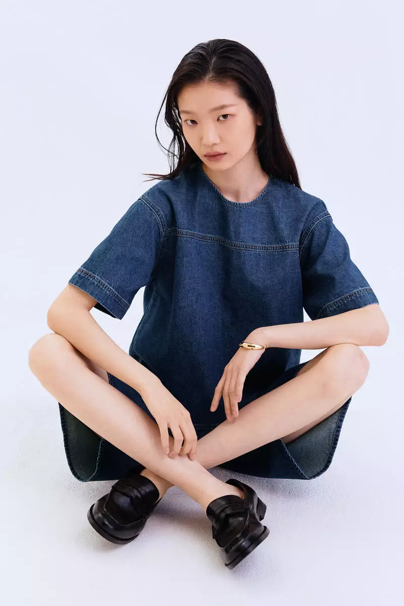 Short-sleeved denim top
