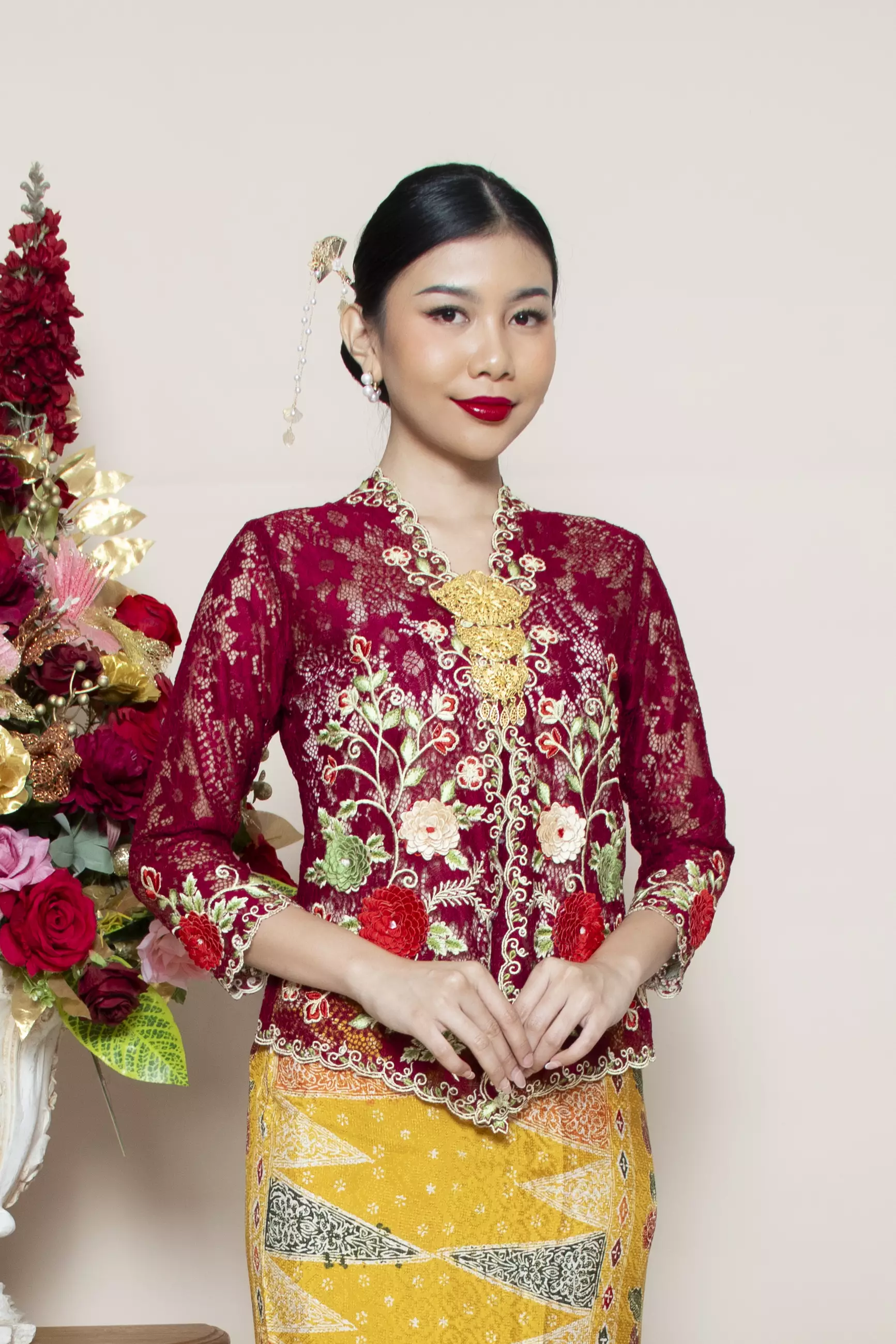Kebaya Brokat Roses 3 Dimensi in Maroon Color