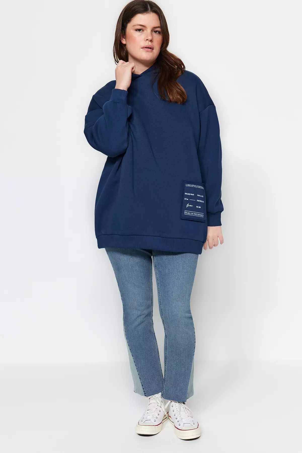 Oversize Knitted Sweatshirt With Indigo Embroidery Detail Tbbaw24Ao00018
