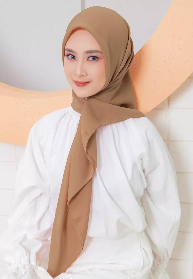 Polly Cotton (Hijab Segiempat Bella Square) Brown