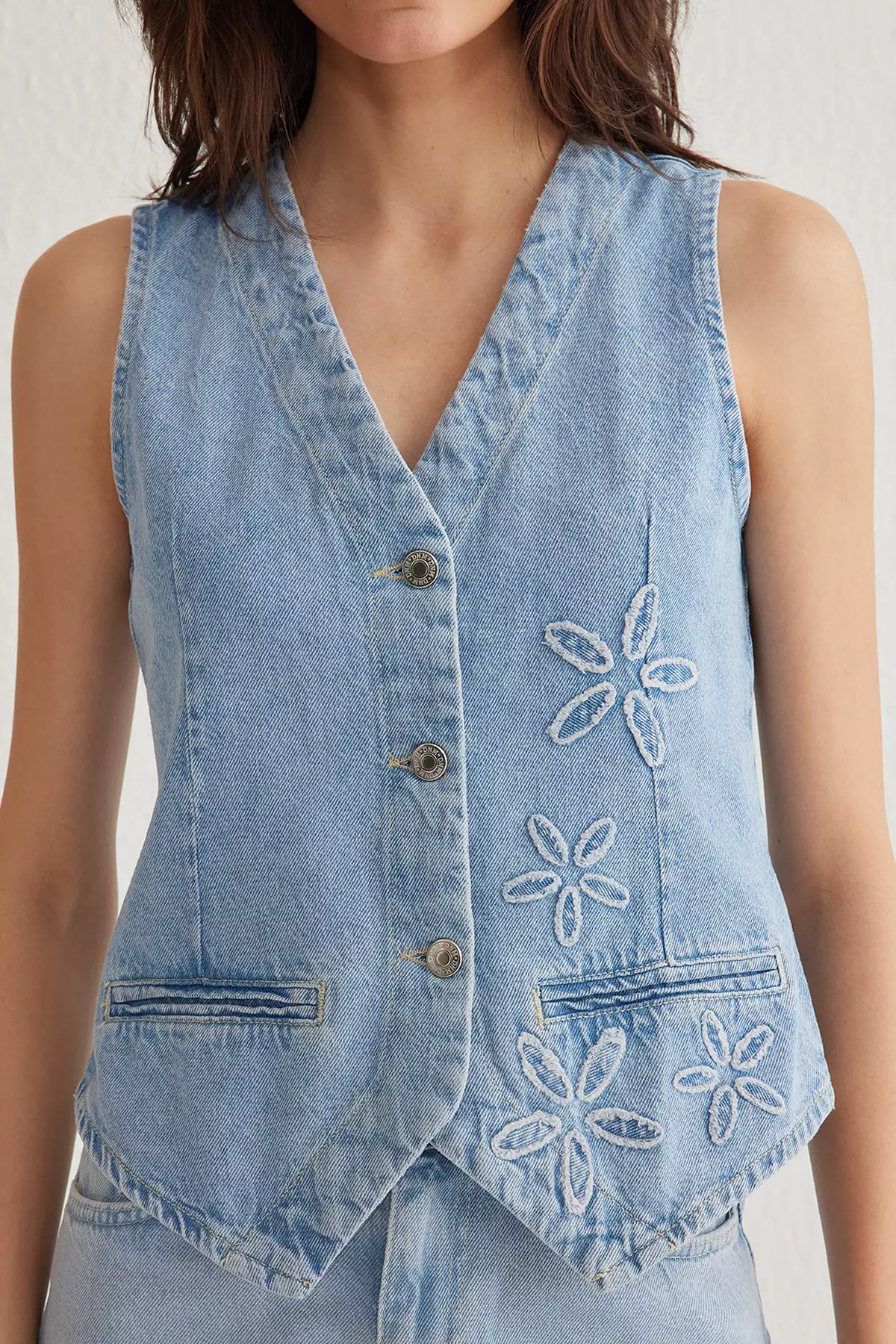 Light Blue Floral Embroidered V Neck Denim Vest TWOSS25YE00003