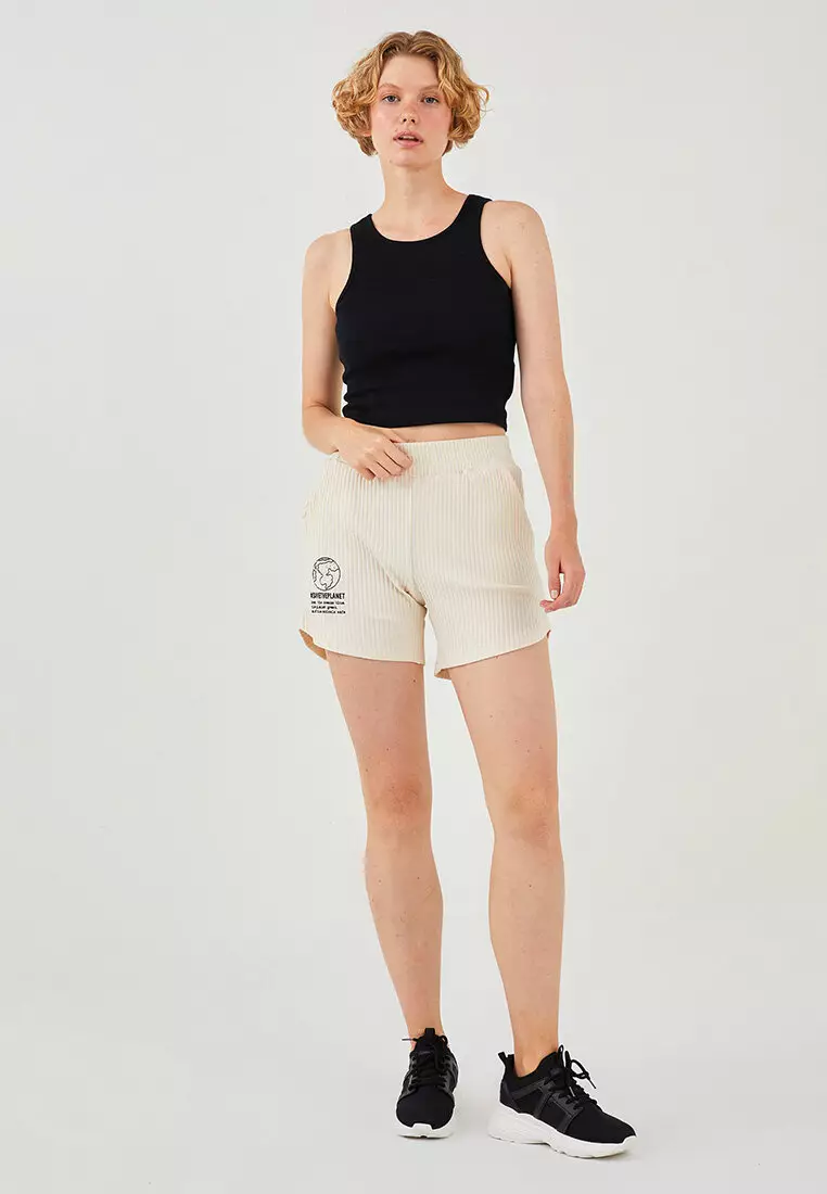 Women's bermuda shorts with on sale pockets