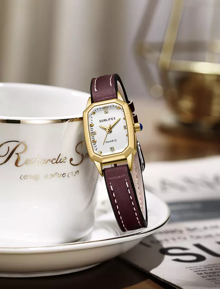 Jam Tangan Wanita Mode Tali Kulit Gaya retro Korea Berlian Jam Tangan Cewek coffee white
