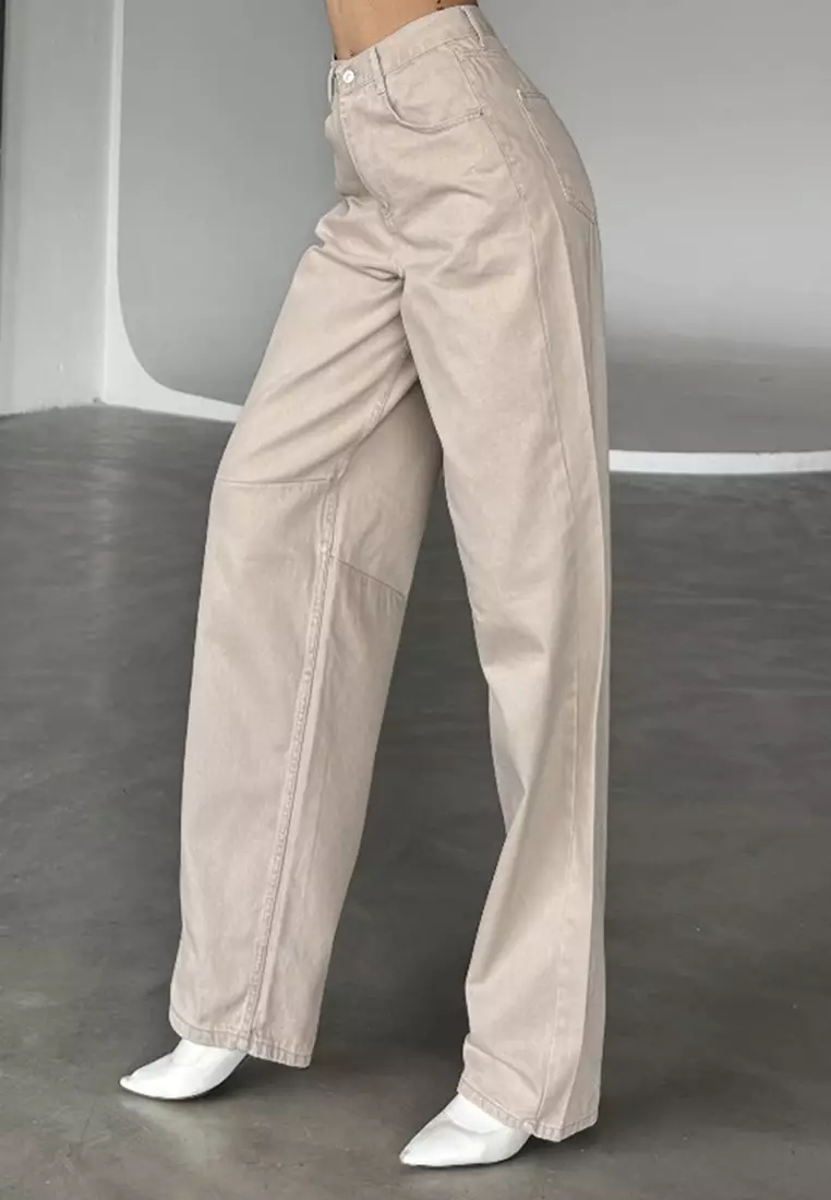 Beige Belt Buckle With Stitching Detail High Waist Straight Jeans