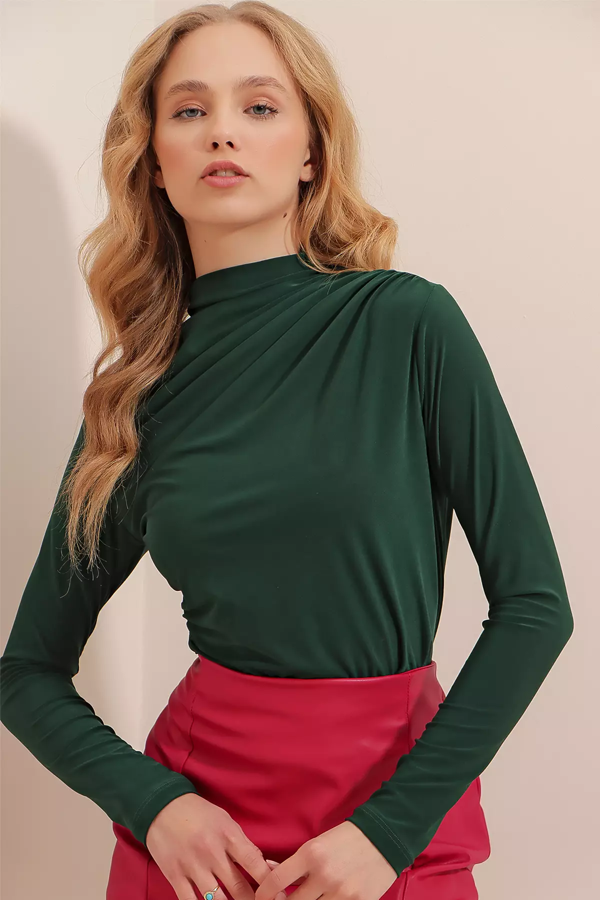 Women's Emerald Green Stand-Up Collar Shoulder Draped Sandy Blouse Alc-X9554