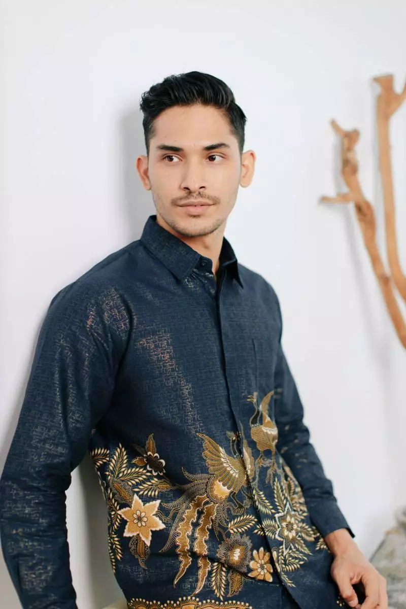 Kalyna Navy Kemeja Pria  Panjang Regular Fit Foil