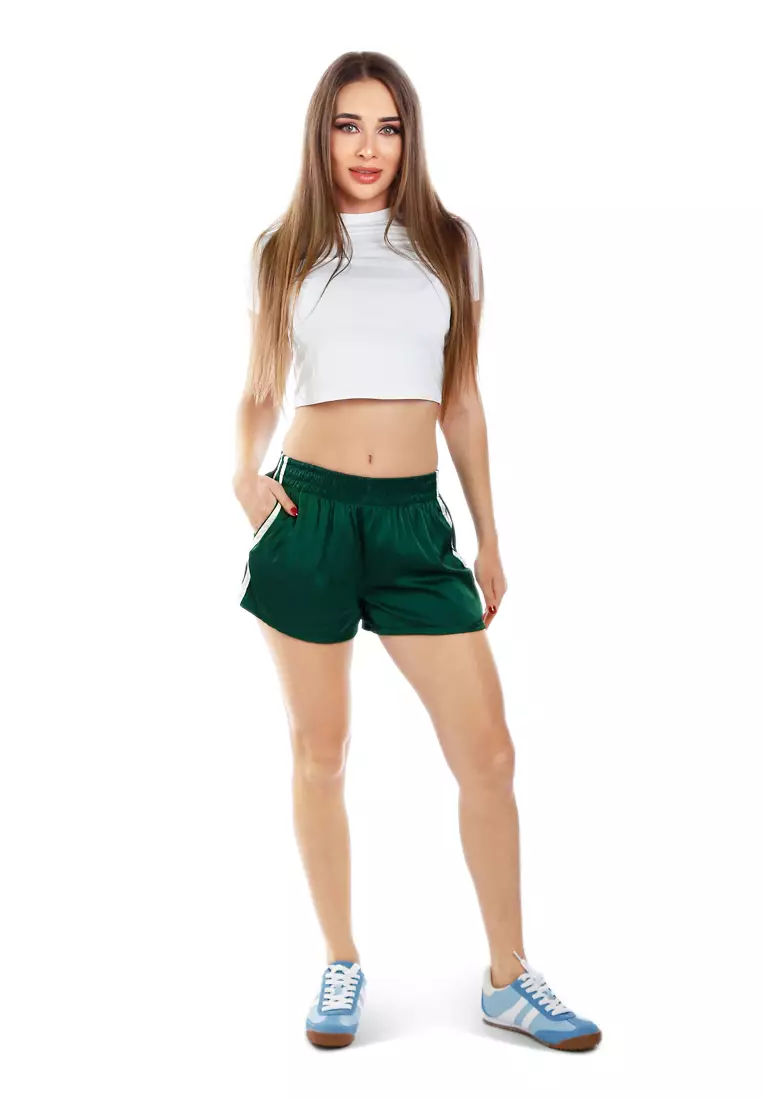 Celana Pendek Rempah Bergaris Di Hutan