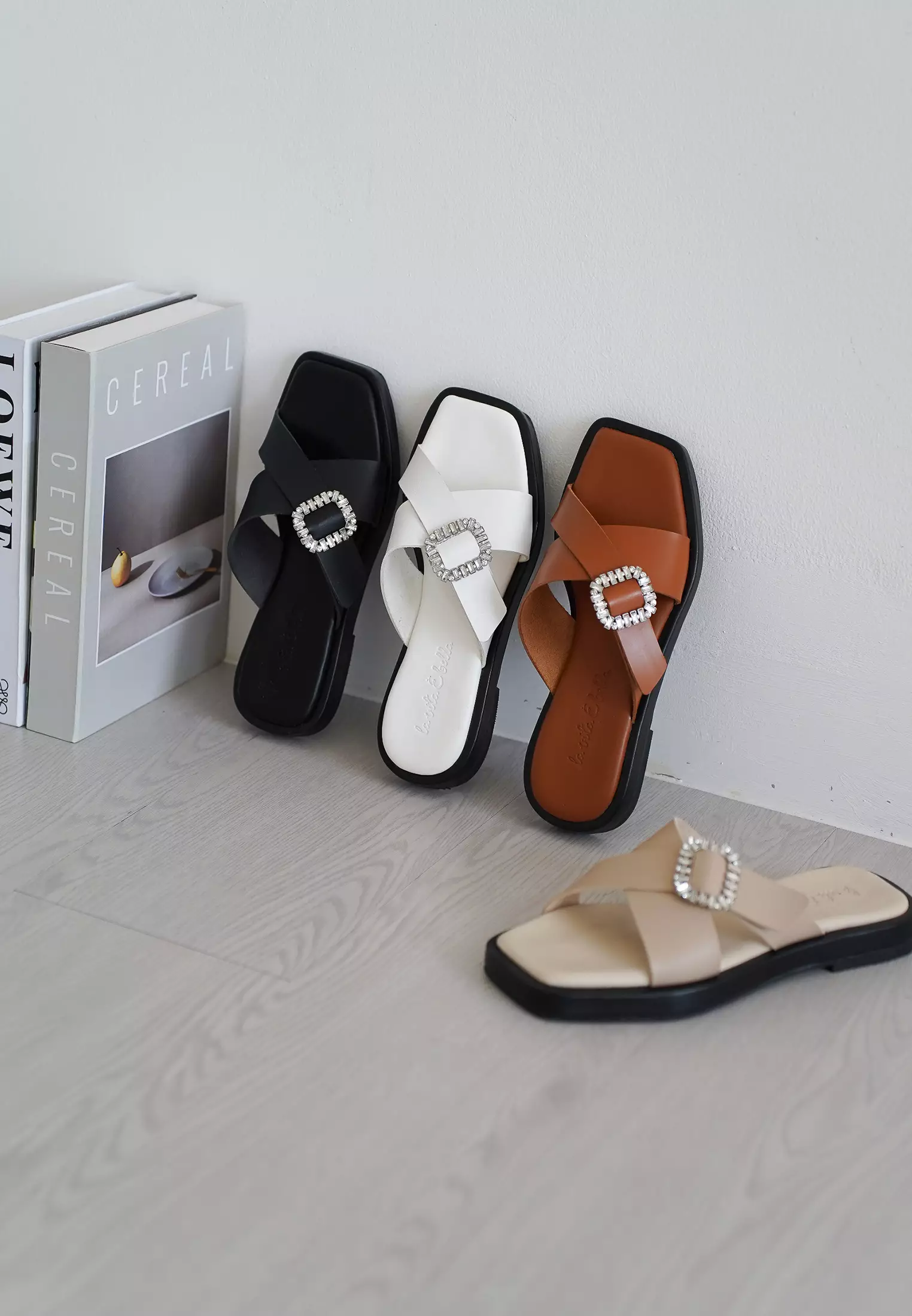 Millie Crystal Sandal Flat Wanita