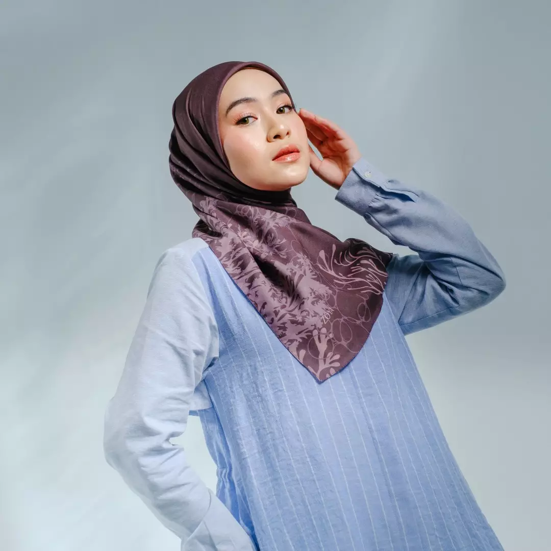 KARIBIA Coffee Quartz - Kerudung Hijab Segiempat Motif With Pouch Ziplock - Bahan Poly Fine - Ukuran 110x110