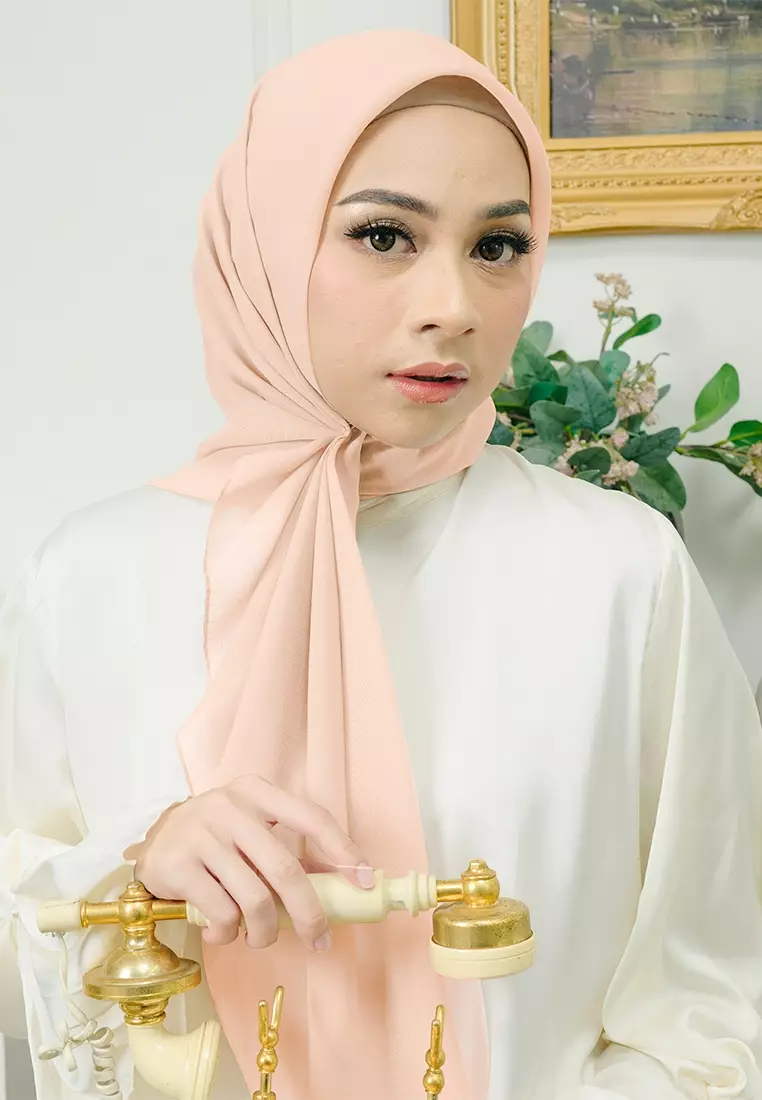 Polly Cotton (Hijab Segiempat Bella Square) Soft Peach