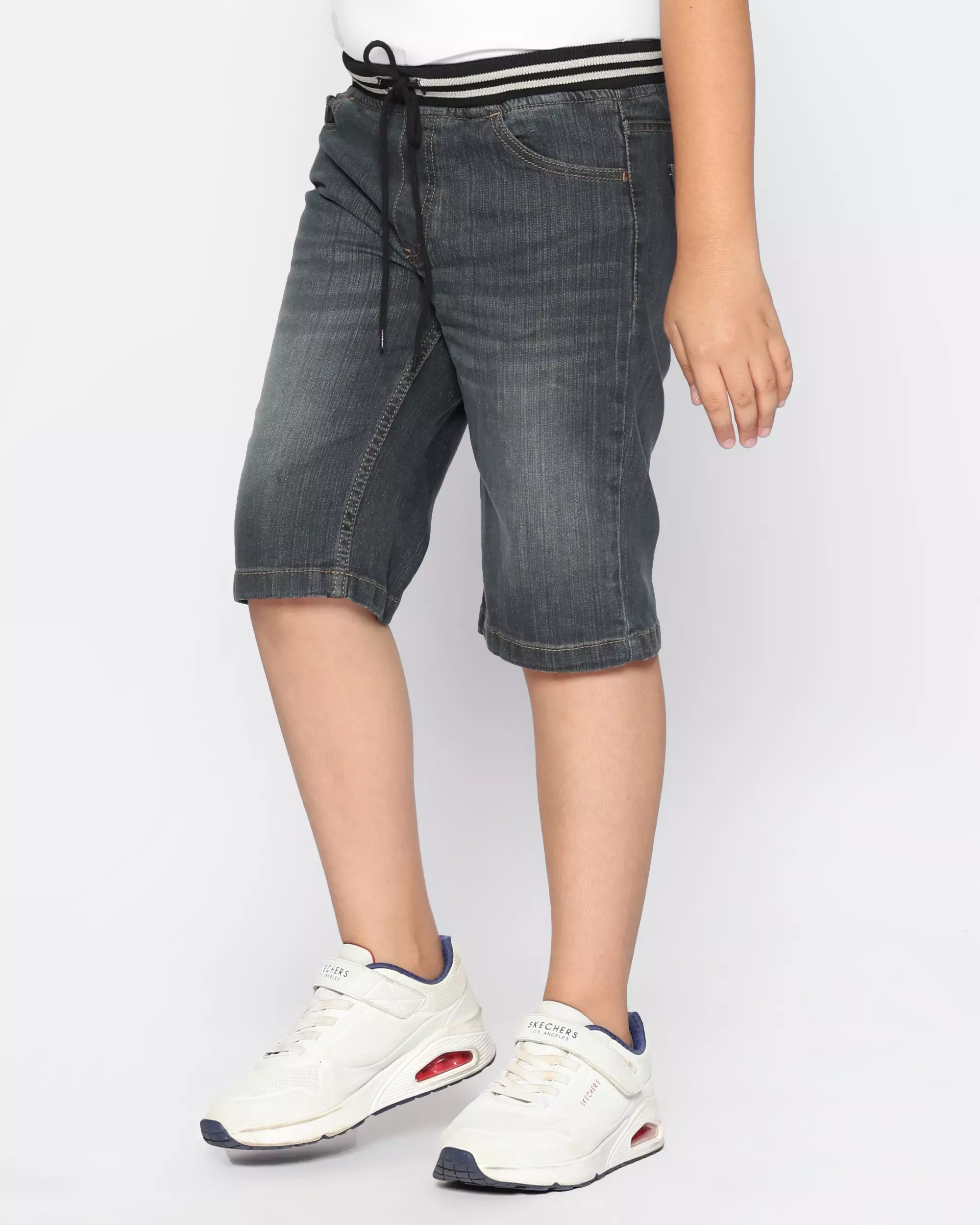 Celana Pendek Anak Laki Jeans Rib Gray With Model - FORTUNES
