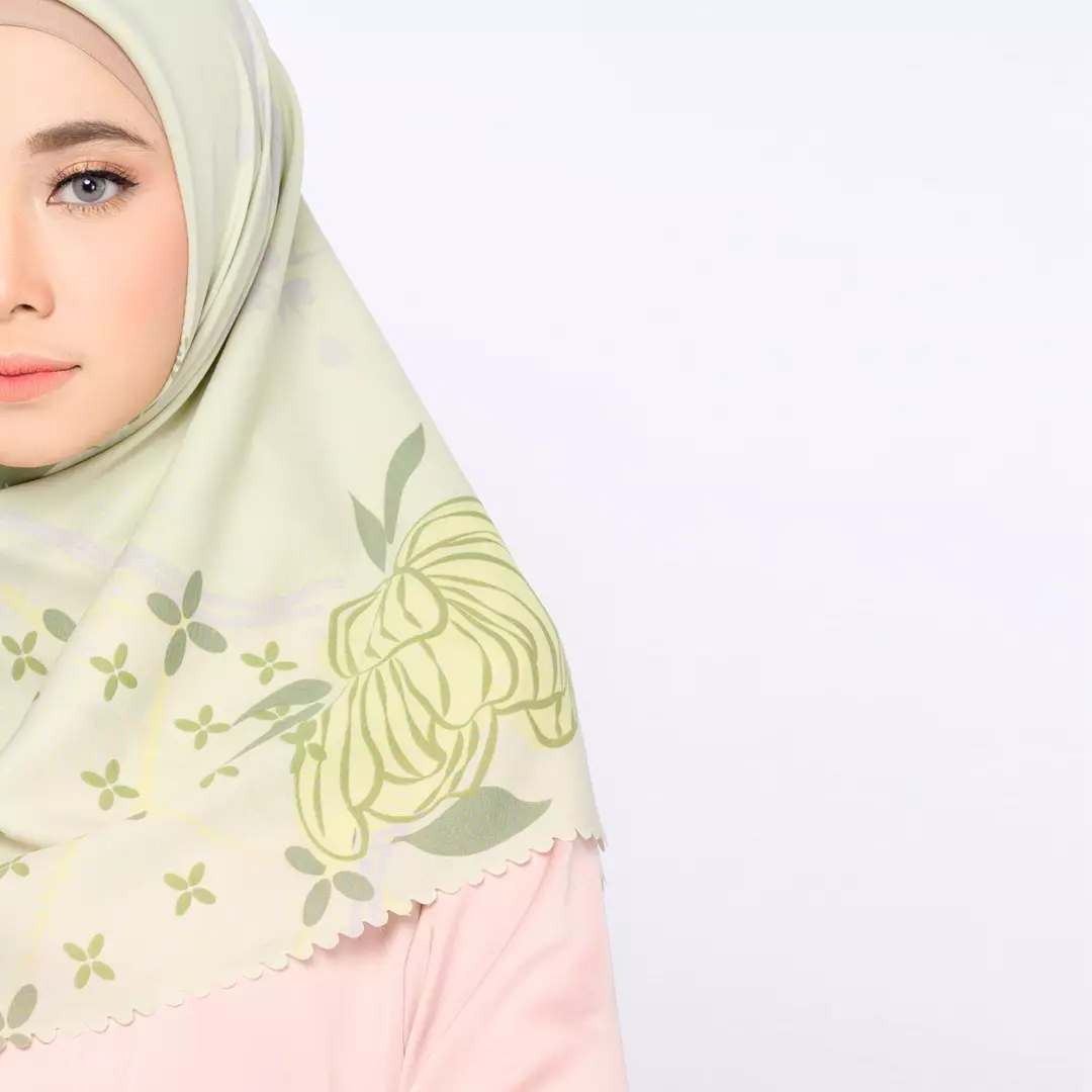 ZM Zaskia Mecca - Rose Olive Scarf Kerudung Segi Empat - Romansa Khatulistiwa