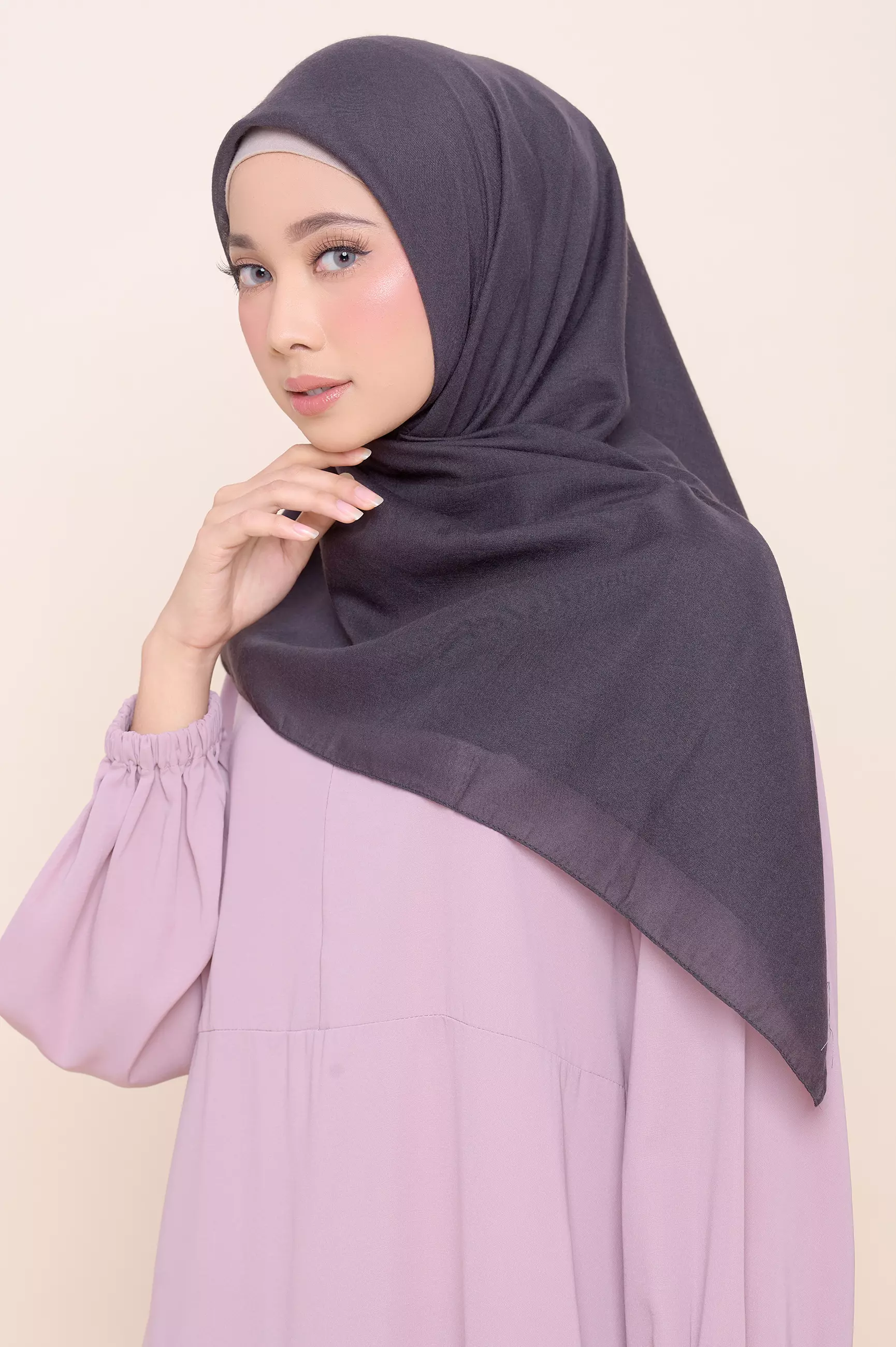 ZM Zaskia Mecca - Sadi Ocean Onyx Hijab Kerudung Segi Empat