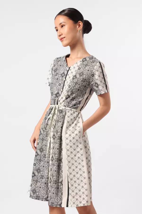 MINIMAL - Nirwasita - Dress Motif Kawung - Black Warna Black