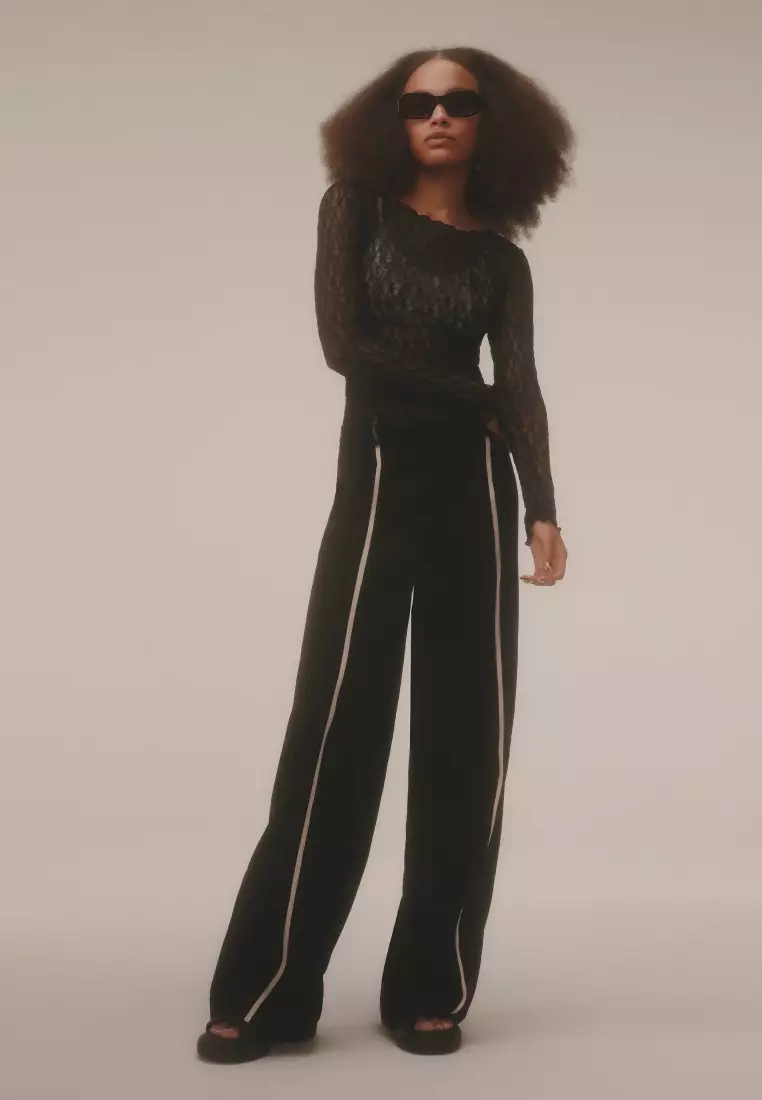 Hyped Up Sunglasses - Black/Smoke