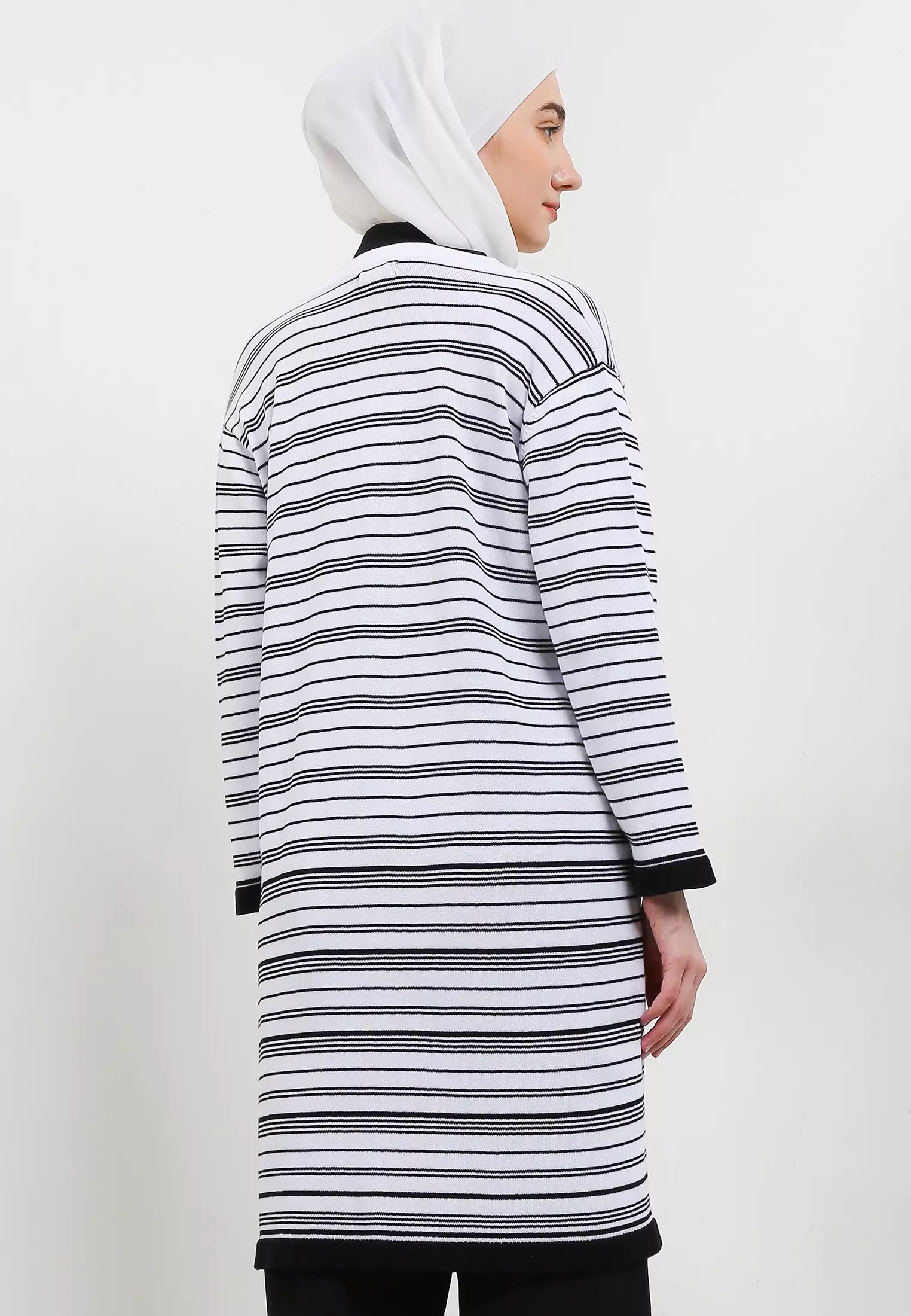 MFMW Rosateja Outer Cardigan Rajut Putih Motif Salur Hitam