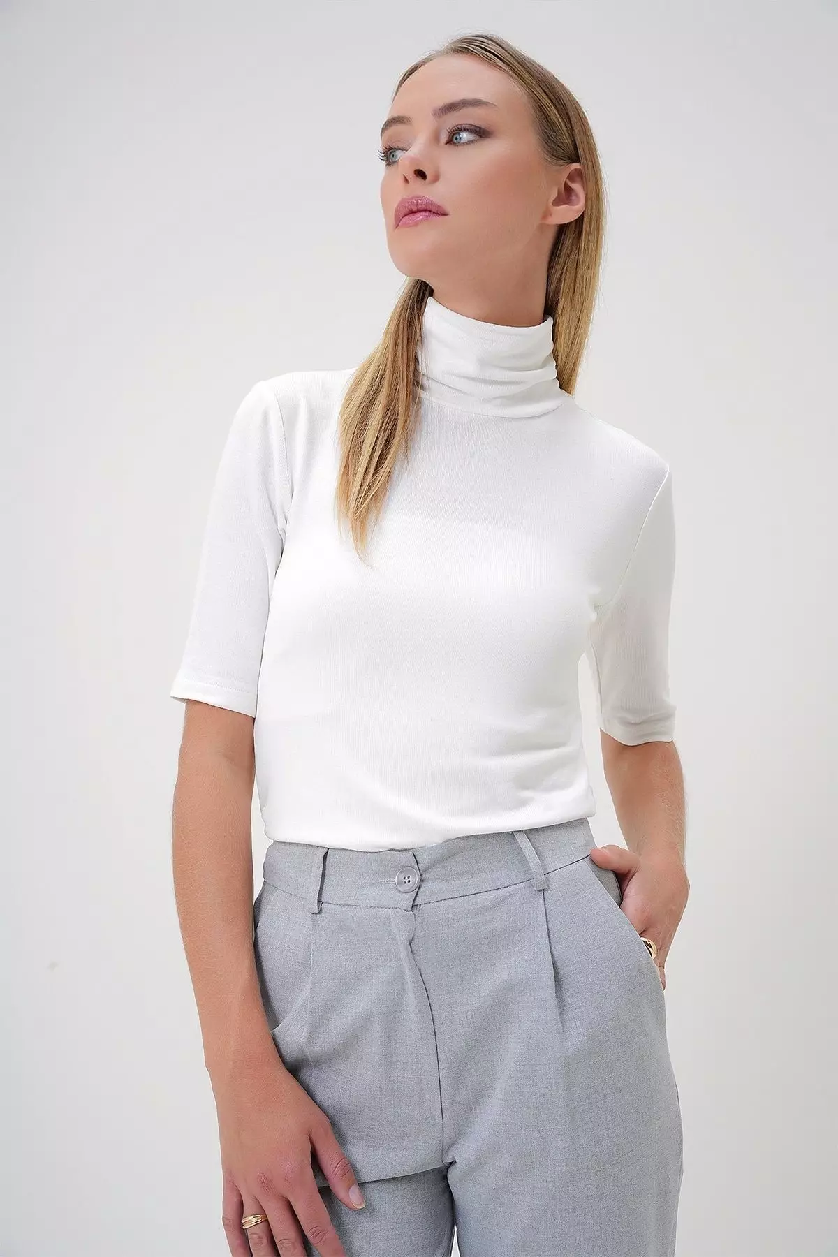 Women's White Turtleneck Half Sleeve Knitwear Blouse