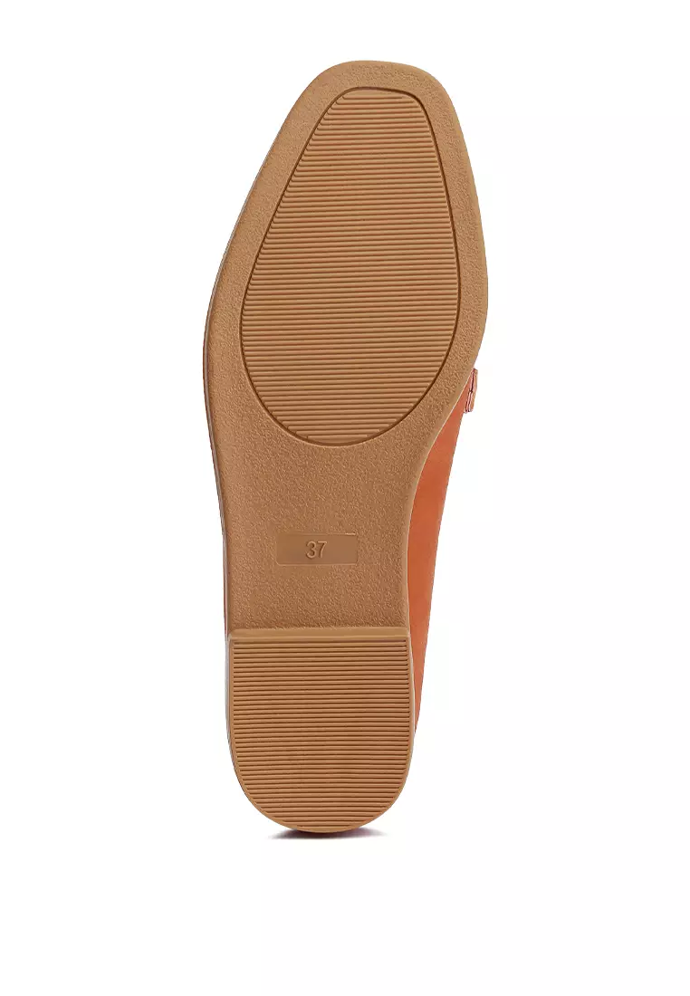 Horsebit Detail Flat Loafers in Tan