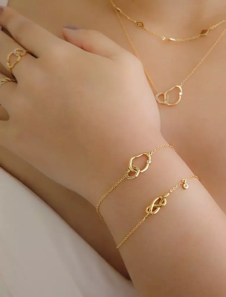 Wanderlust + Co Belle Curb Chain Bracelet