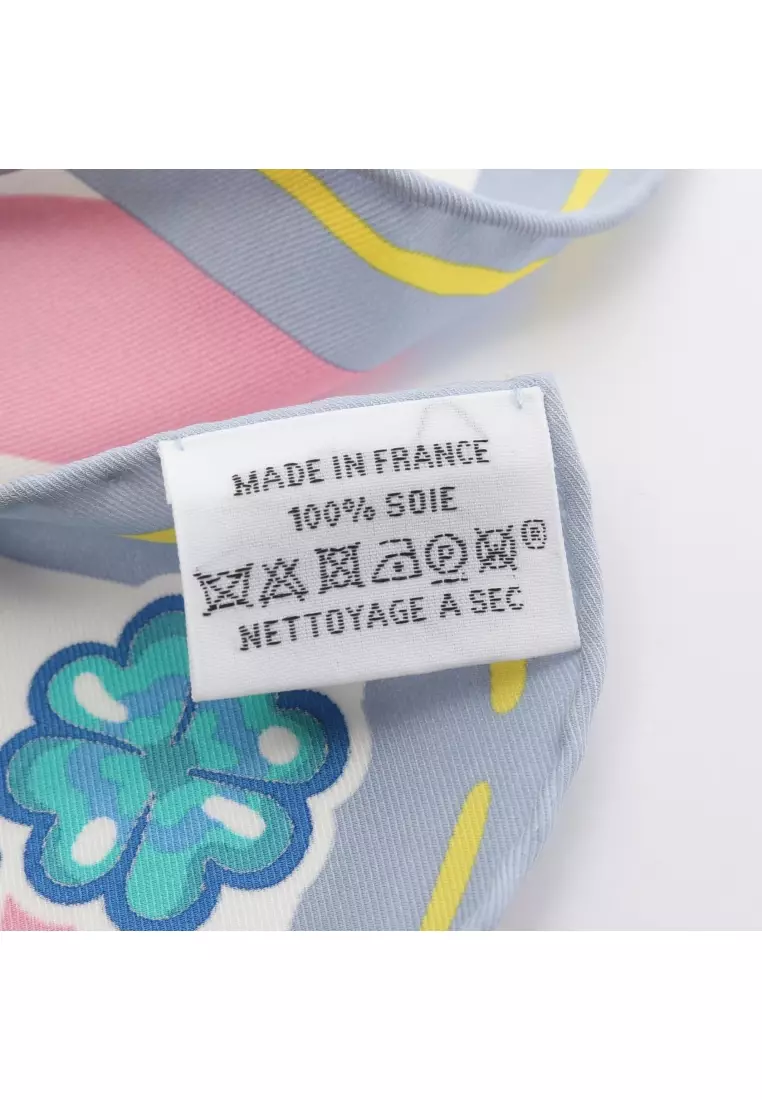 Pre-Loved Hermès carres 70 CANDY LIBRIS scarf silk Blue gray multicolor