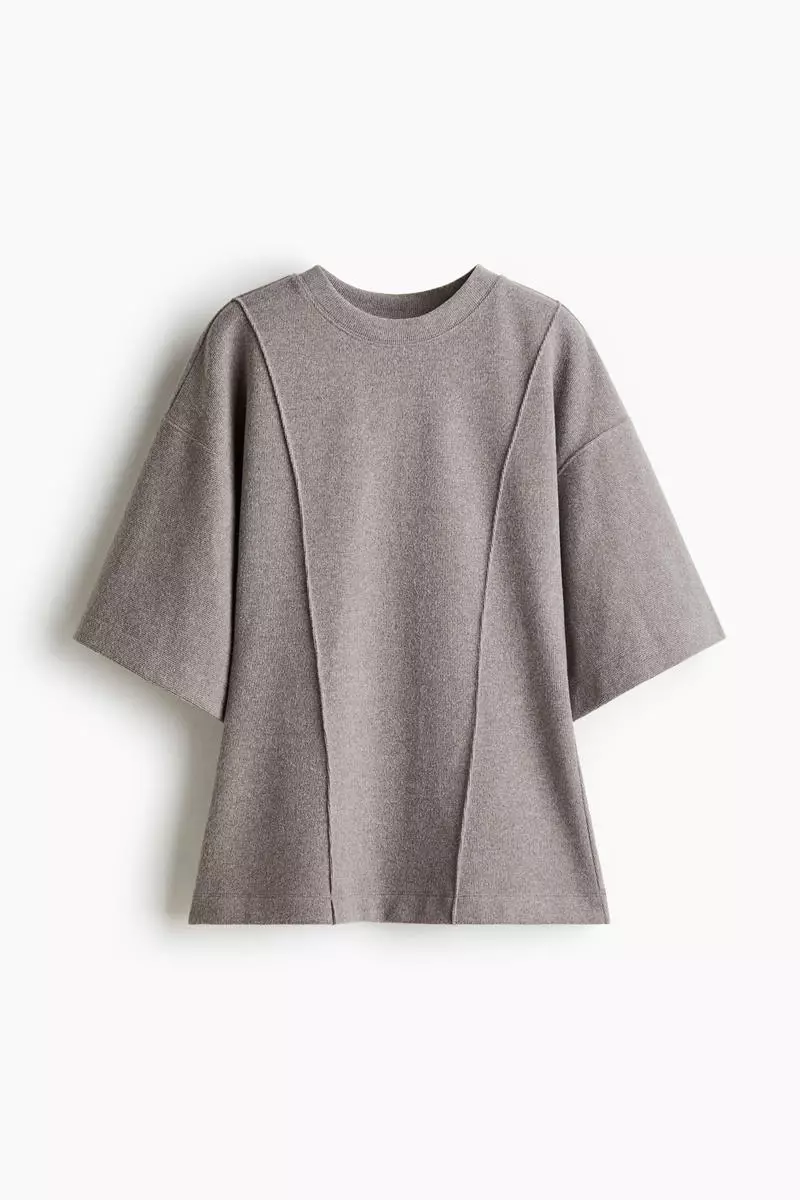 Loose-fit fine-knit top