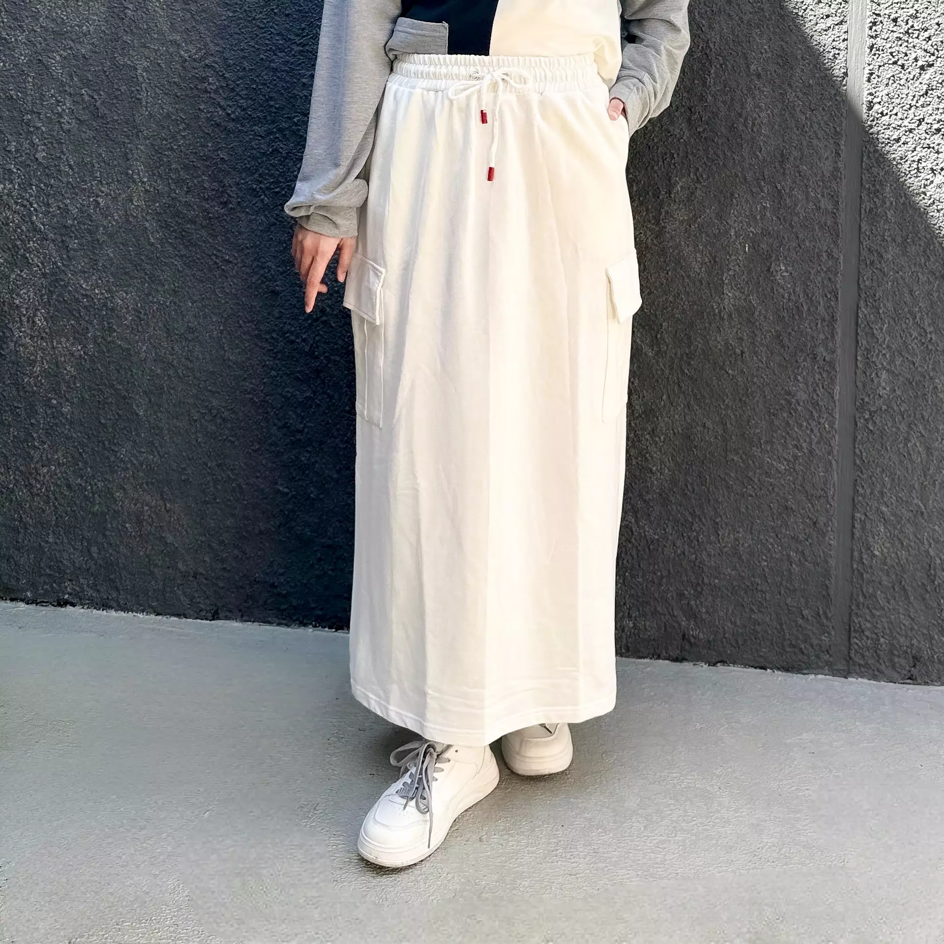 Setelan Sporty Skirt Olla  ABU - PUTIH