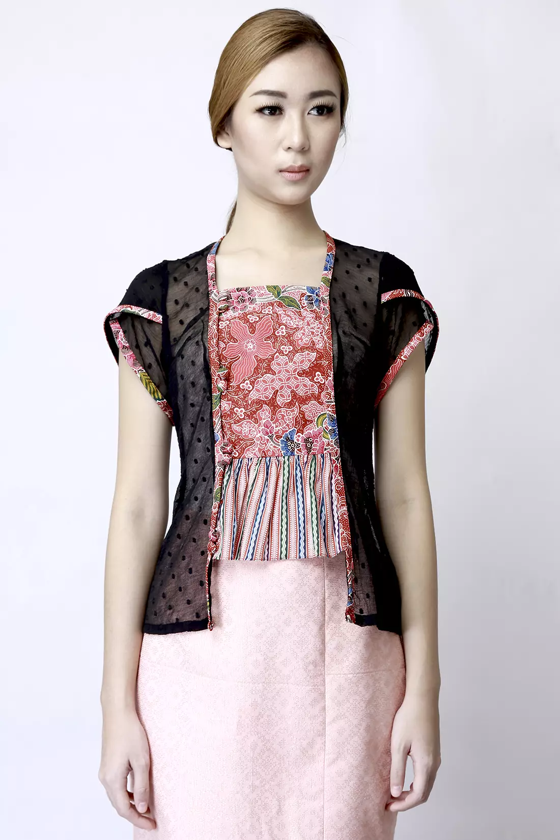 Sadewa Gendongan Jingga Kebaya