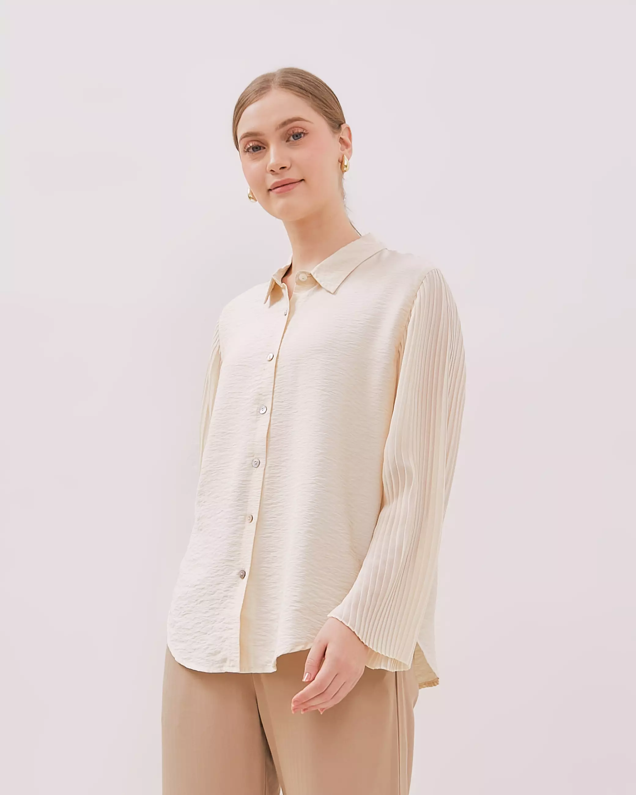Urban Exchange Molly Cream Blouse - Blouse Cream Wanita Lengan Panjang Warna Cream