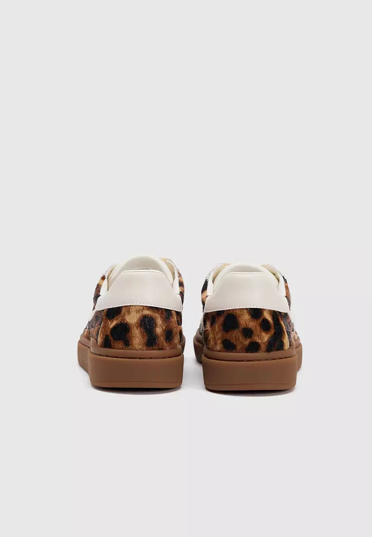 Leopard Printed Round Toe Sneakers