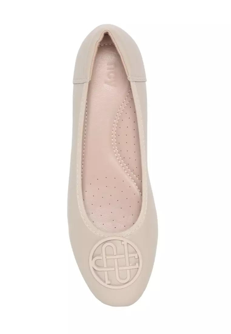 Molly Flats Cream