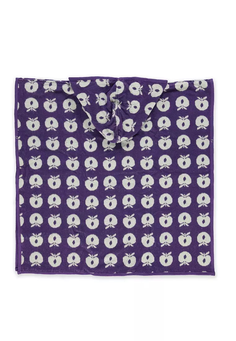 Towel poncho with apples