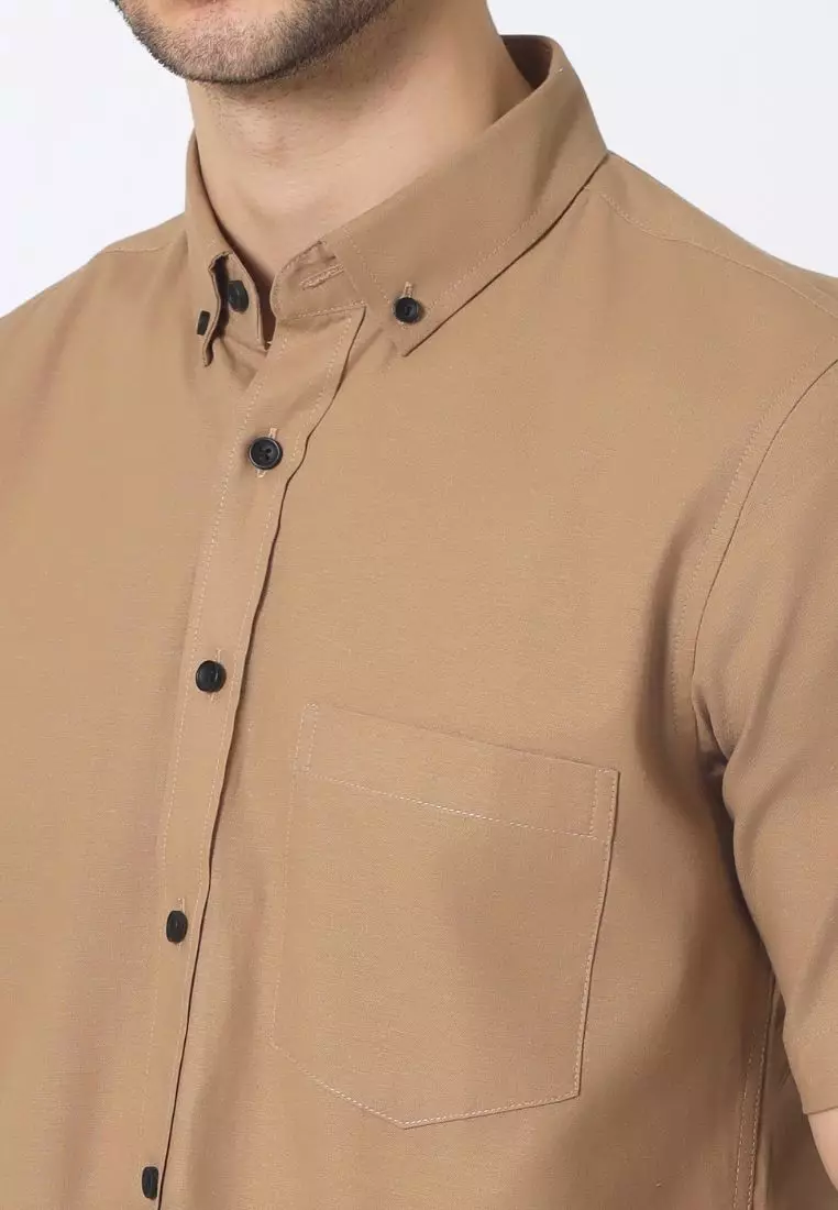 Cotton Well Ben Short Sleeve Oxford Shirt Peanut Brown | Kemeja Pria Lengan Pendek Basic Polos Coklat 