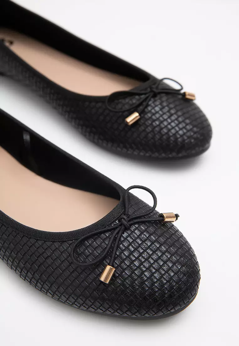 Sofia Fleya Snake Skin Flat Black