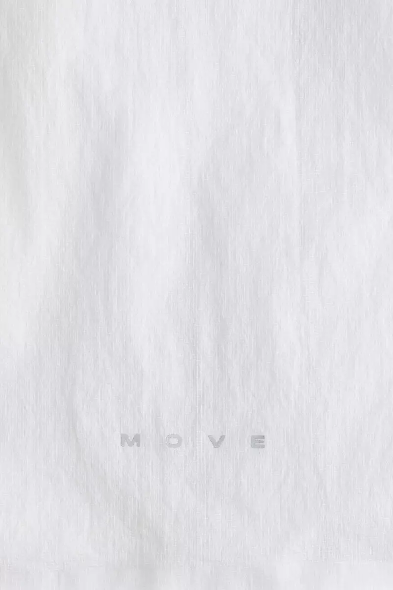 Loose Fit Lightweight running jacket with DryMove™
