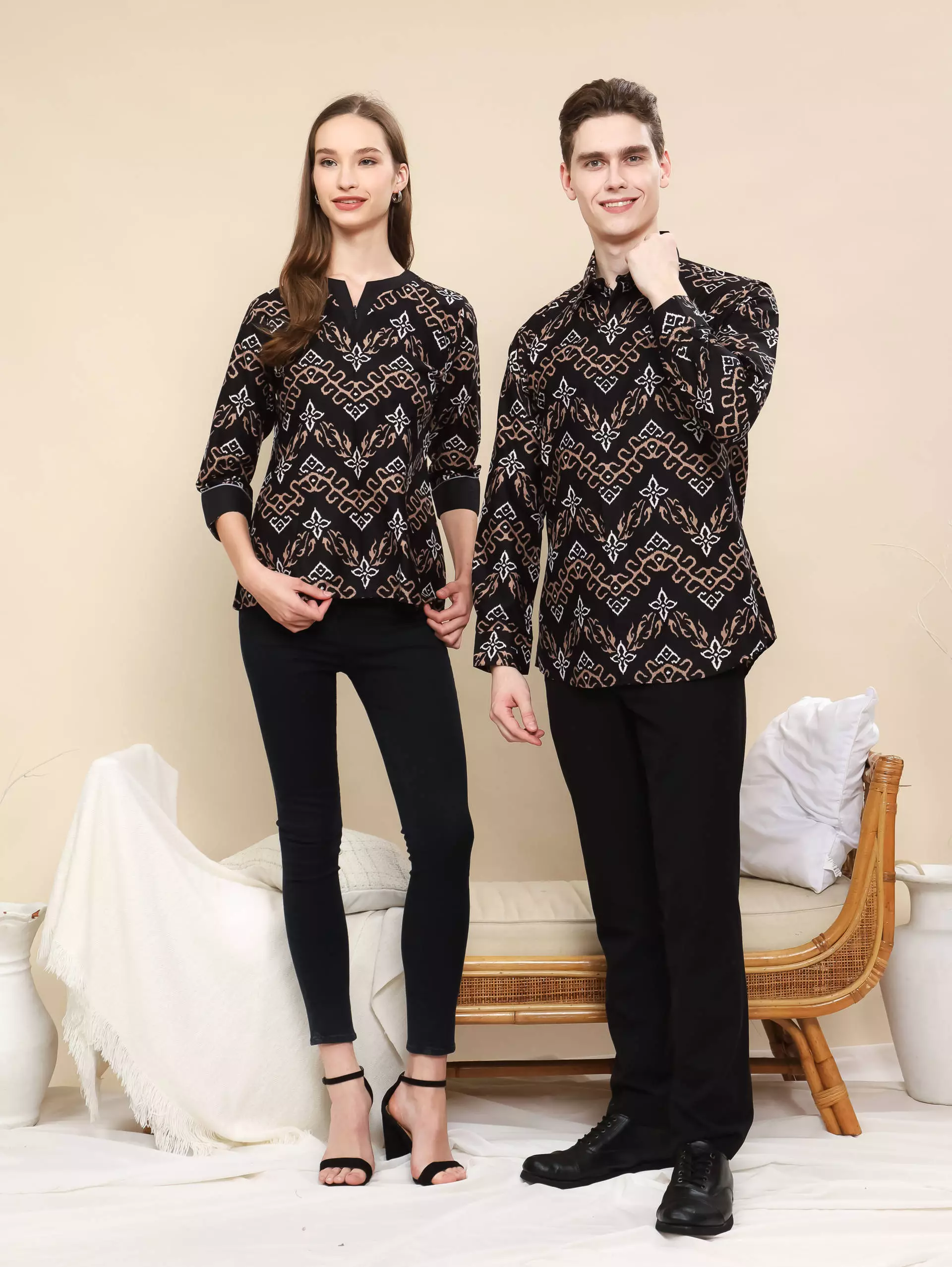Ganeeta Black Blouse Batik Wanita Katun